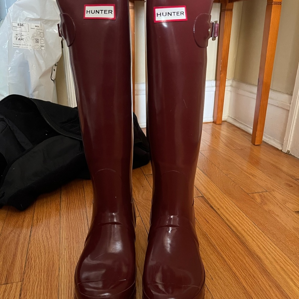 Women’s tall original hunter rain boots size 8!